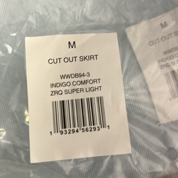 WeWoreWhat NWT Women’s denim cut out skirt, Med/Sm sizes. Waist belt adjustable - Picture 7 of 9